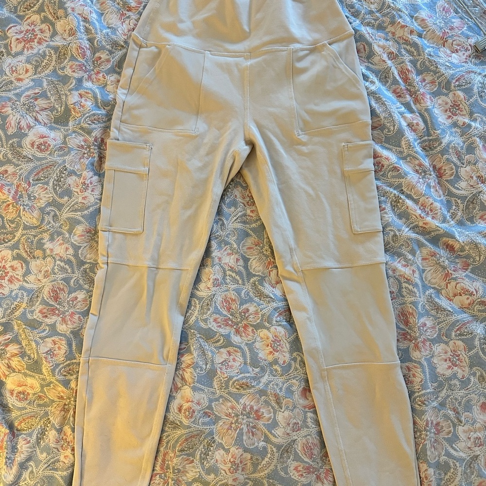 Alo Beige Activewear leggings